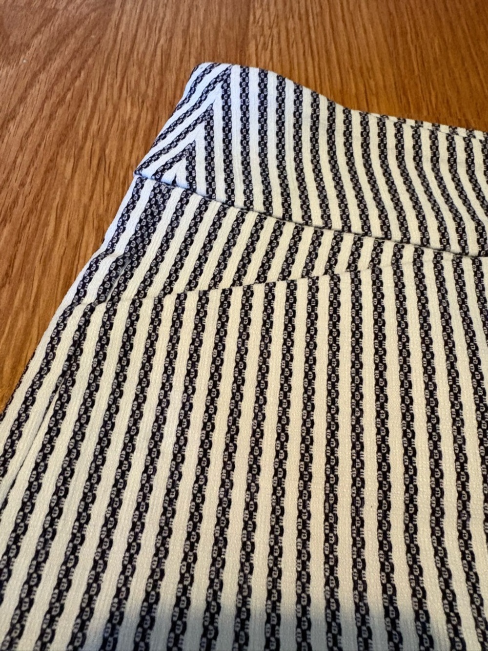 Jules & Leopold Navy and White Striped Shorts with JL Tag - Picture 4 of 7